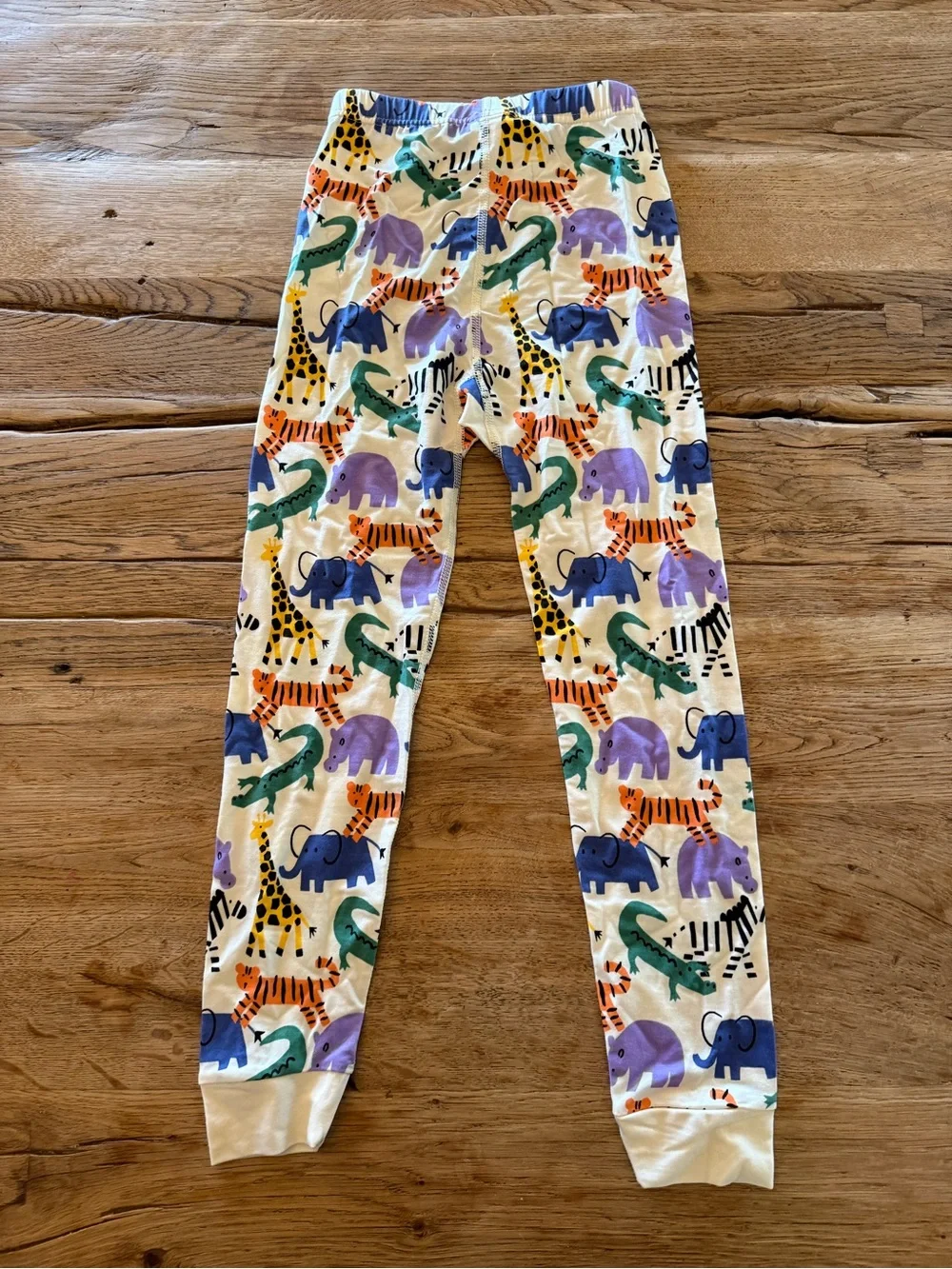 NWT Hanna Andersson White Pajama Set with Multicolor Safari Animals